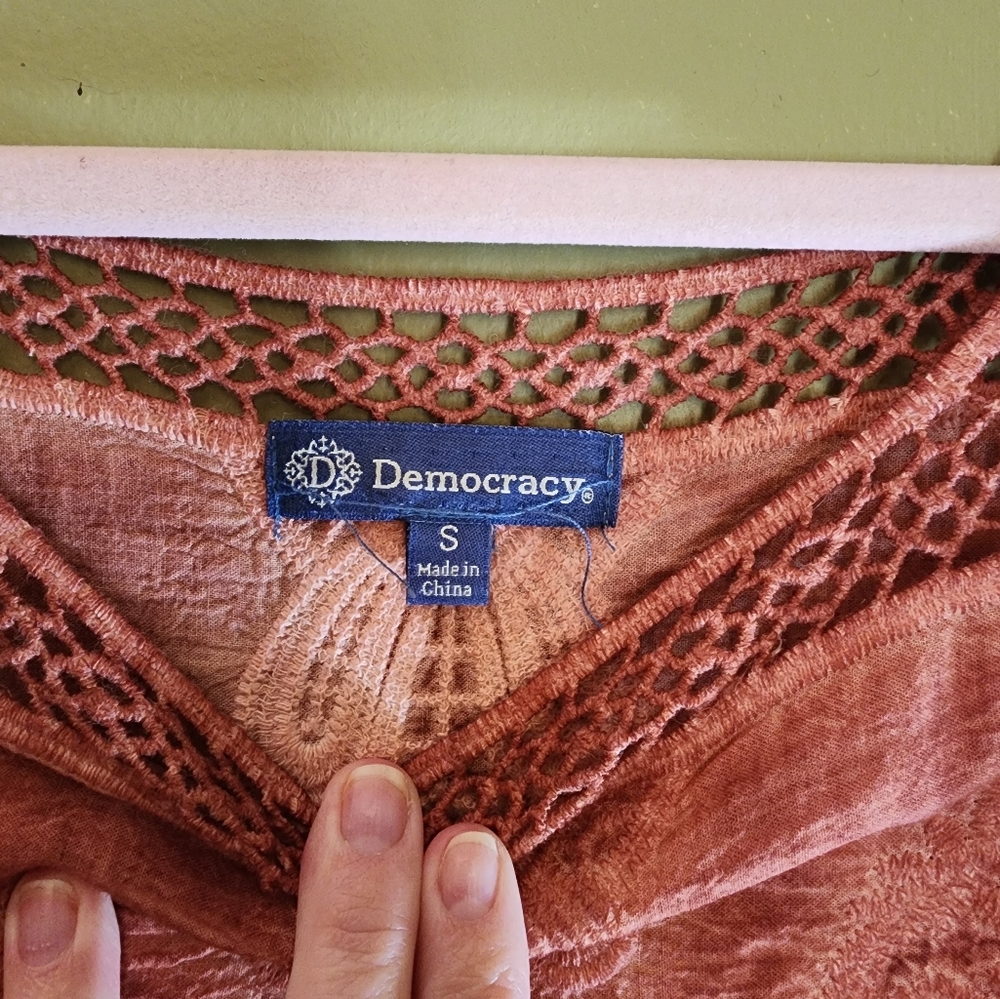 Democracy Boho Rust Top Small - Picture 3 of 11